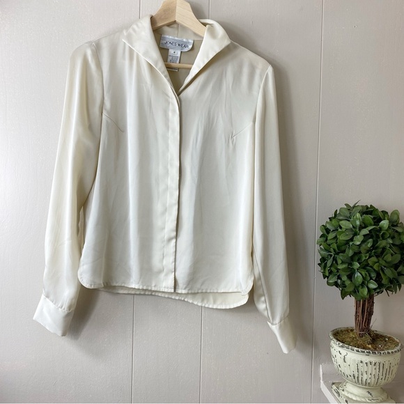 Jones Wear Beige/Ivory Long Sleeve Buttoned Blouse Size 4 - Picture 9 of 9